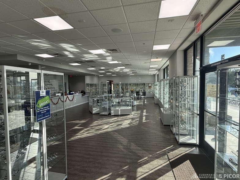 More Photos Of 9630 N Oracle Rd, Oro Valley Freestanding For Sale