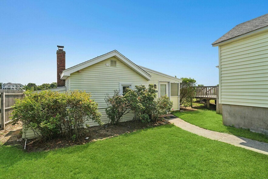 More Photos Of 35 Gardners Ln, Hampton Bays Apartments For Sale