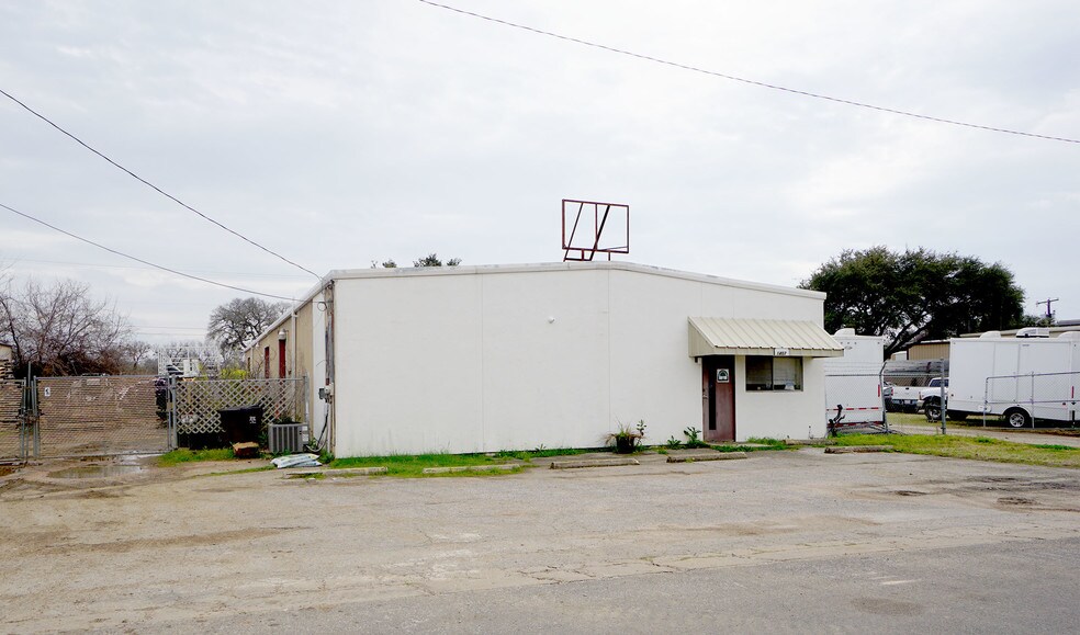 More Photos Of 1407 Brandi Ln, Round Rock Warehouse For Lease