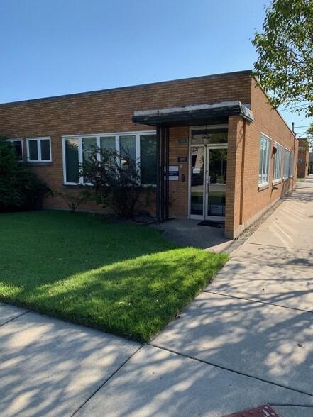 Primary Photo Of 8101 Monticello Ave, Skokie Flex For Lease