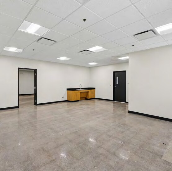 More Photos Of 4806 Commercial Park Dr, Austin Manufacturing For Lease