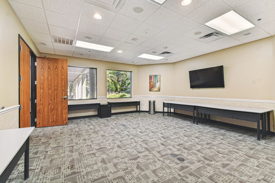 More Photos Of 2701 W Busch Blvd, Tampa Office For Sale