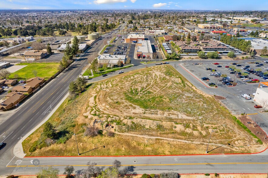 More Photos Of 2620 Bernard St, Bakersfield Land For Sale