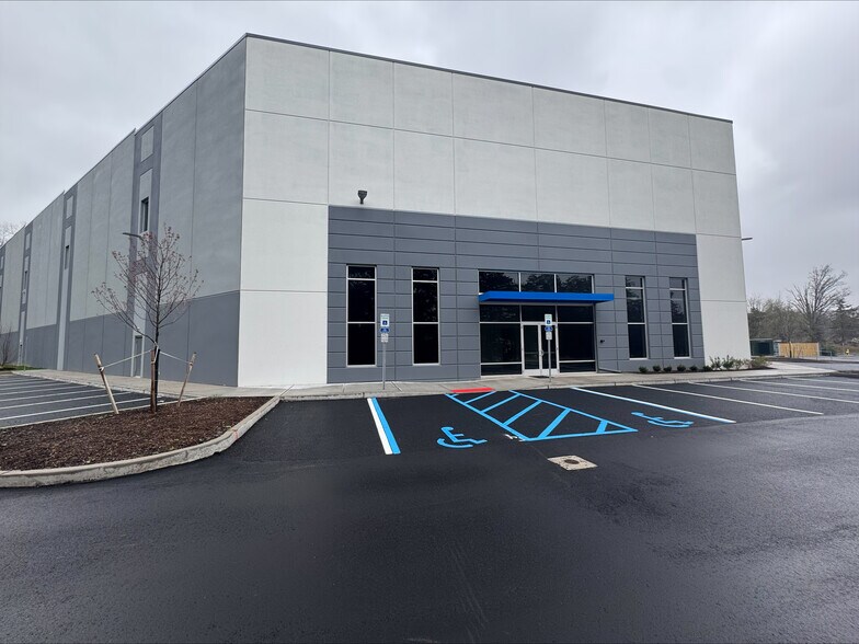 More Photos Of 485 Elizabeth Ave, Somerset Warehouse For Lease