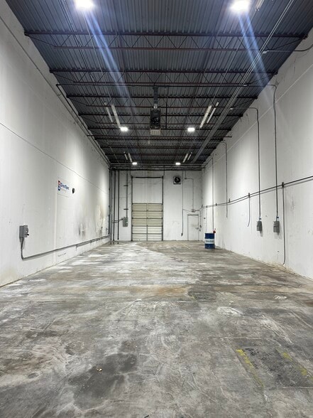 More Photos Of 7531 E Bartlett Corp Cv, Memphis Flex For Lease