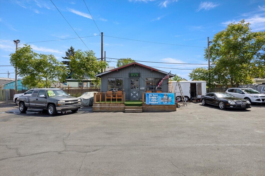 More Photos Of 5826 SE 82nd Ave, Portland Auto Dealership For Sale