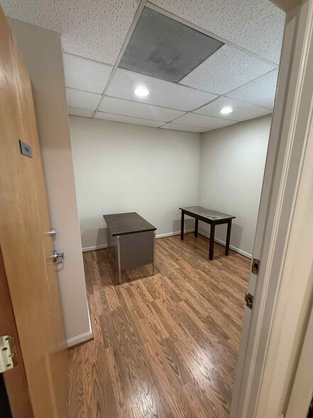 More Photos Of 6116 Rolling Rd, Springfield Medical For Sale