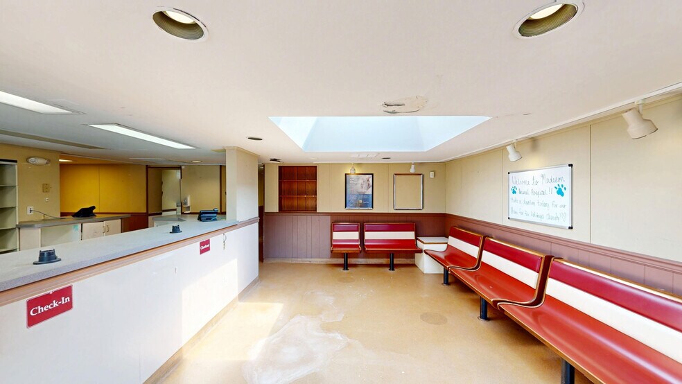 More Photos Of 262 Main St, Madison Veterinarian Kennel For Sale