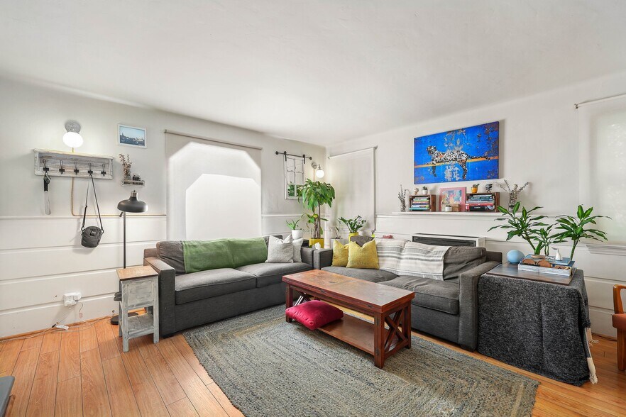 More Photos Of 155 S Westmoreland Ave, Los Angeles Apartments For Sale