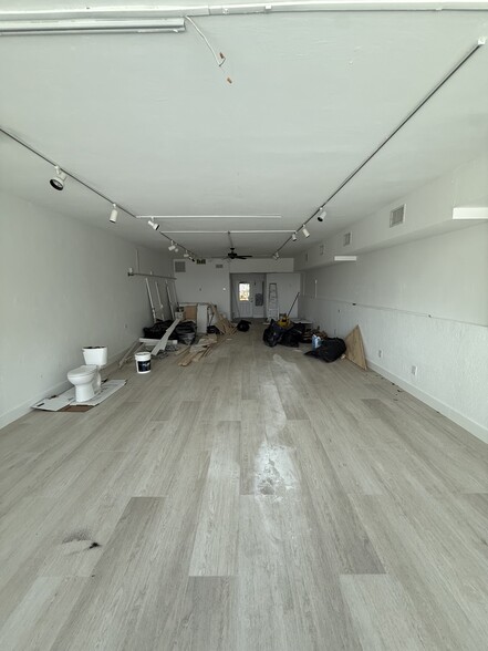 More Photos Of 764 12th Ave S, Naples General Retail For Lease