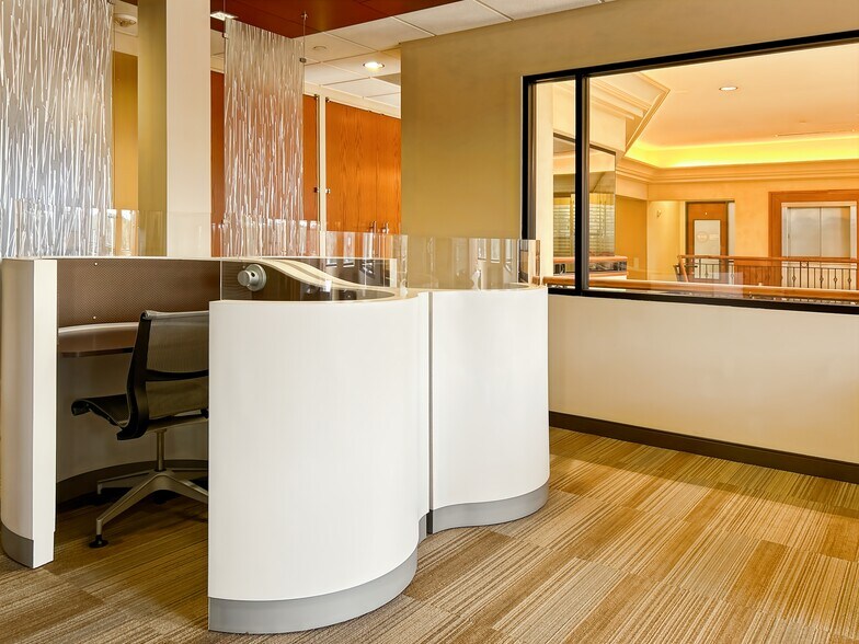More Photos Of 18756 Stone Oak Pky, San Antonio Coworking Space