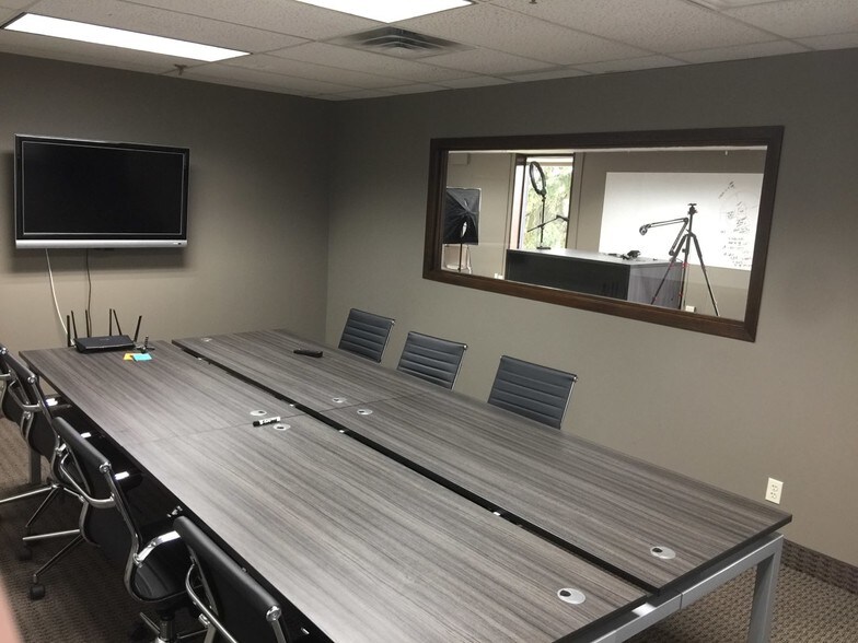 Primary Photo Of 6900 Shady Oak Rd, Eden Prairie Showroom For Lease