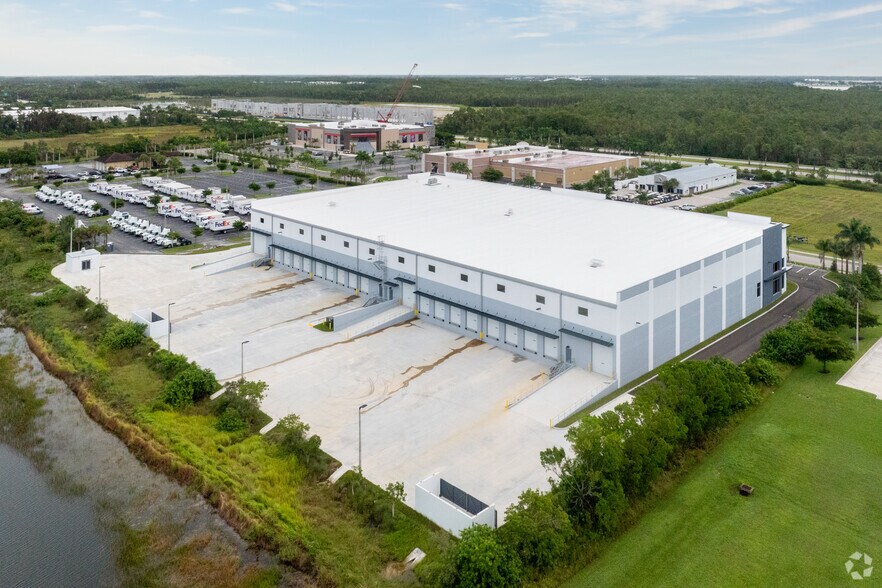 More Photos Of 14520 Global Pky, Fort Myers Warehouse For Lease