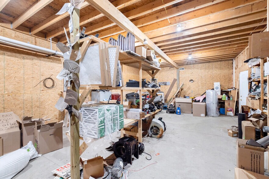 More Photos Of 2170 Lavelle Rd, Flint Flex For Sale