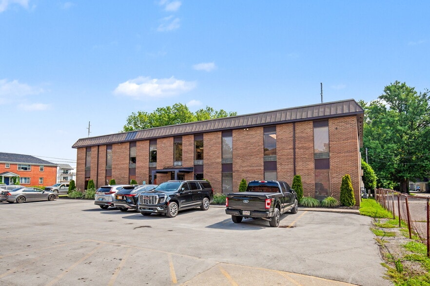 More Photos Of 214 Breckenridge Ln, Louisville Office Residential For Sale