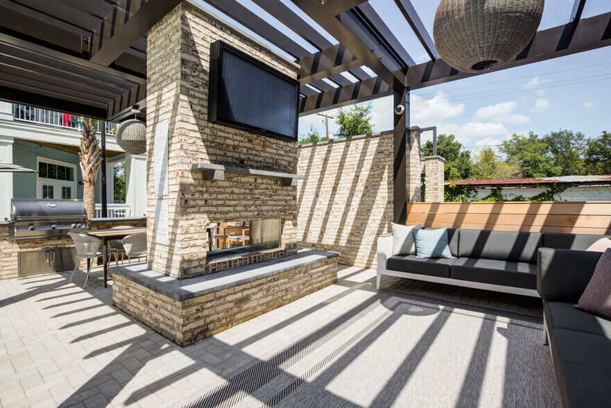 More Photos Of 725-735 Coleman Blvd, Mount Pleasant Apartments For Lease
