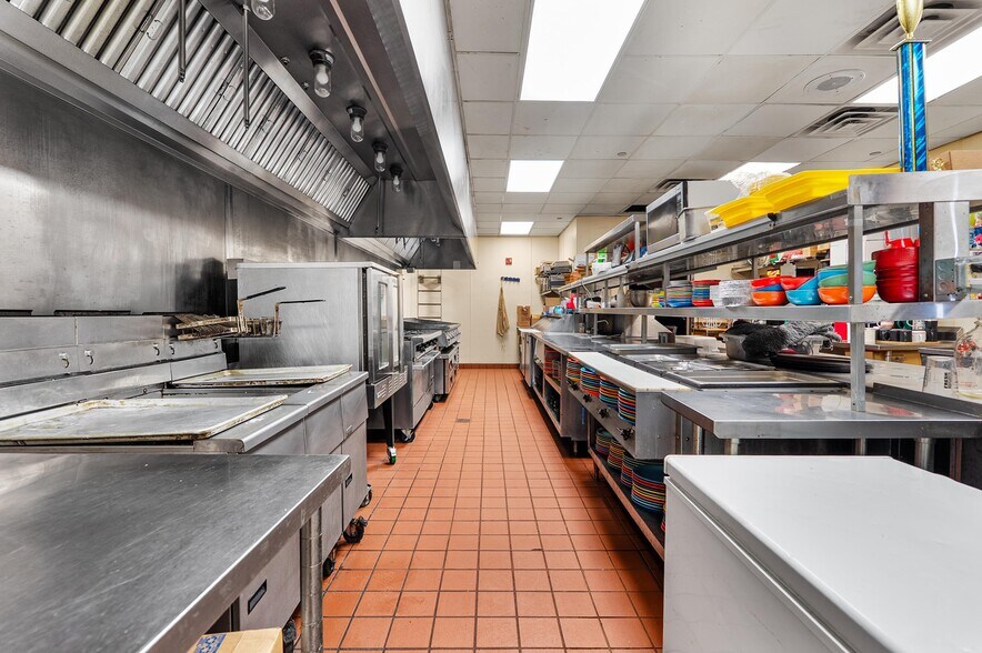 More Photos Of 850 Kepler Dr, Green Bay Restaurant For Sale