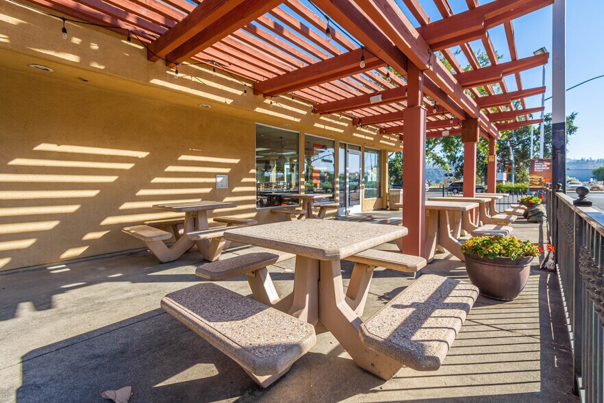 More Photos Of 501 Main St, Saint Helena Fast Food For Sale