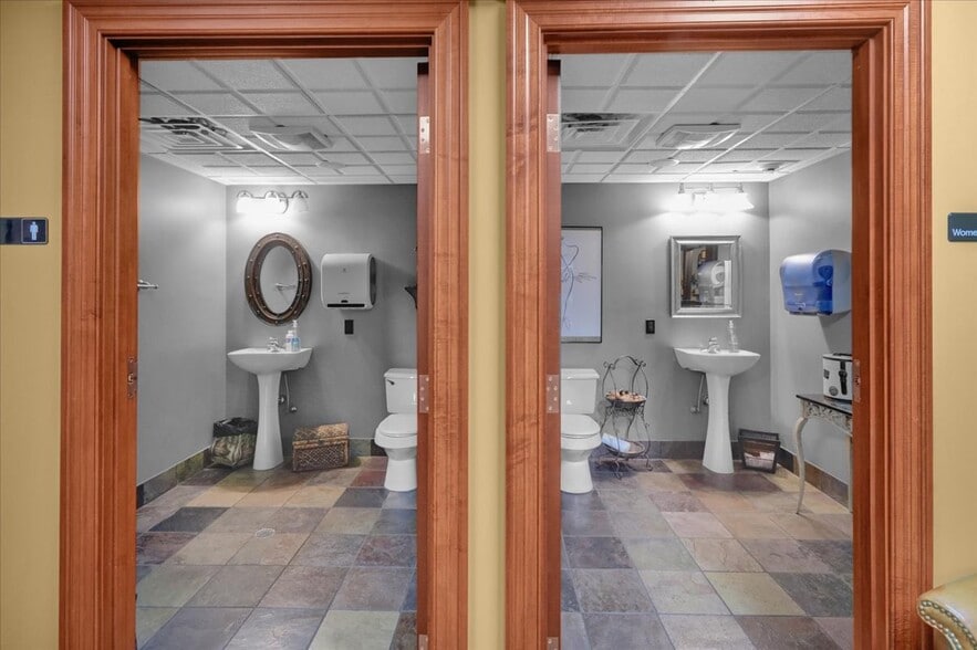 More Photos Of 426 Warren St, Reading Office For Sale