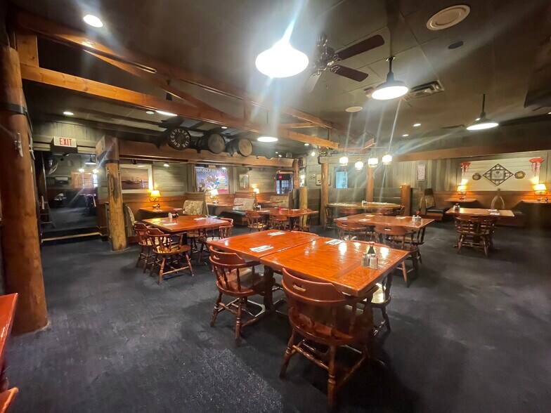 More Photos Of 2319 W Loop 250 N, Midland Flex For Sale