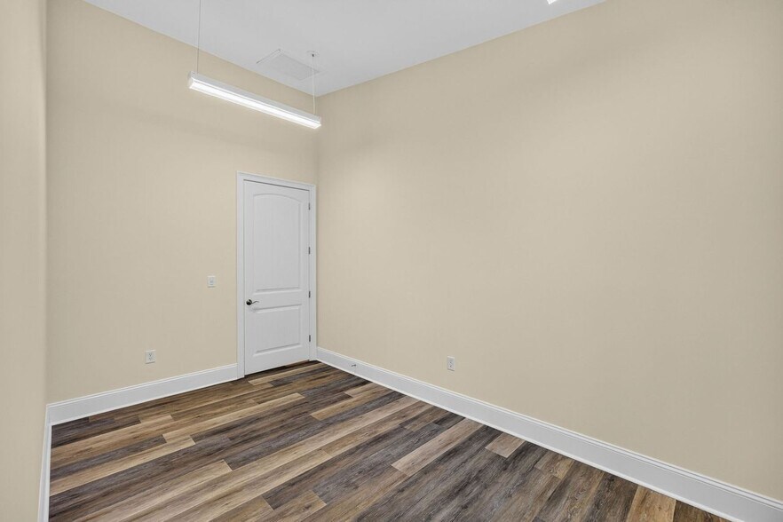 More Photos Of 7627 Market St, Wilmington Office For Lease