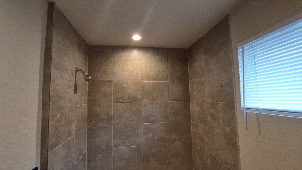 More Photos Of 6866 Lakeview Dr, San Antonio Multifamily For Sale
