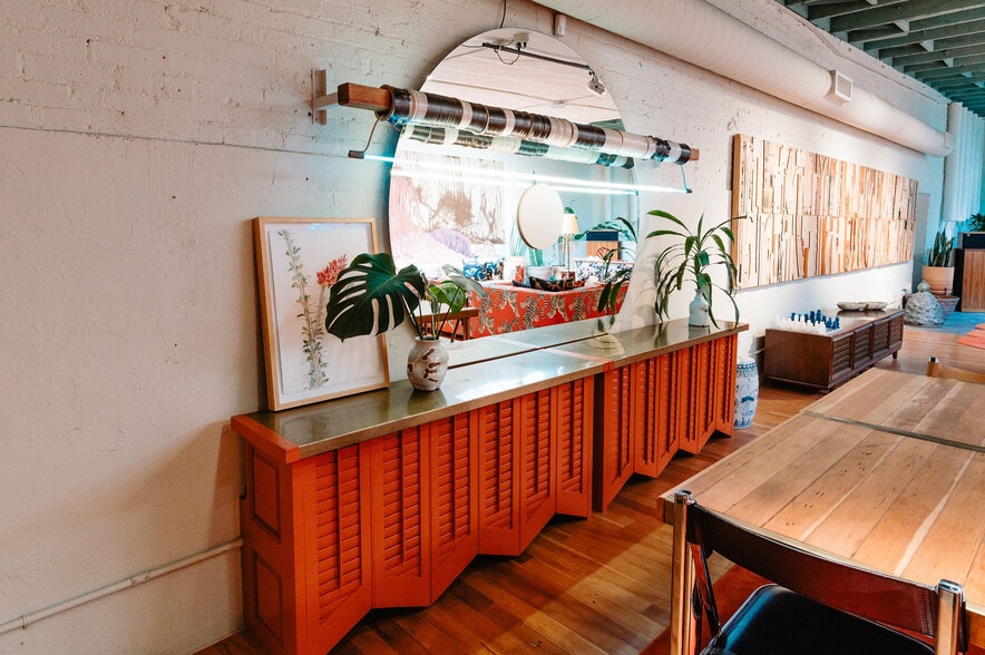 More Photos Of 607 4th St, Los Angeles Showroom For Sale