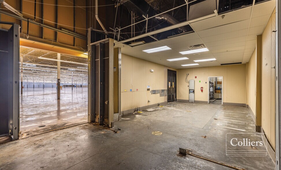 More Photos Of 1326 Bush River Rd, Columbia Freestanding For Lease