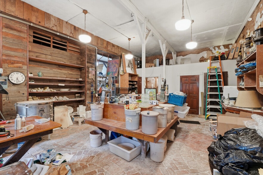 More Photos Of 65 Spring St, Eureka Springs General Retail For Sale