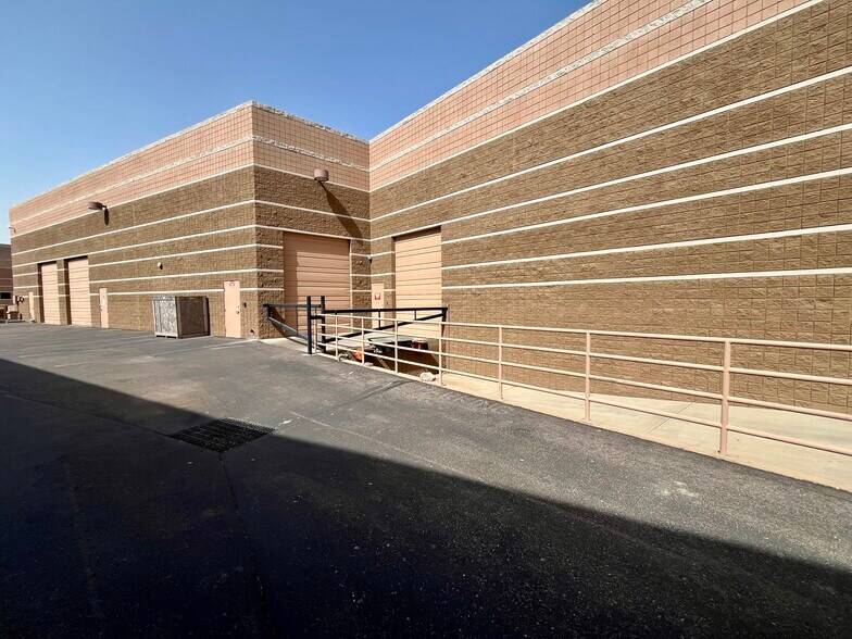 More Photos Of 16641 N 91st St, Scottsdale Showroom For Lease