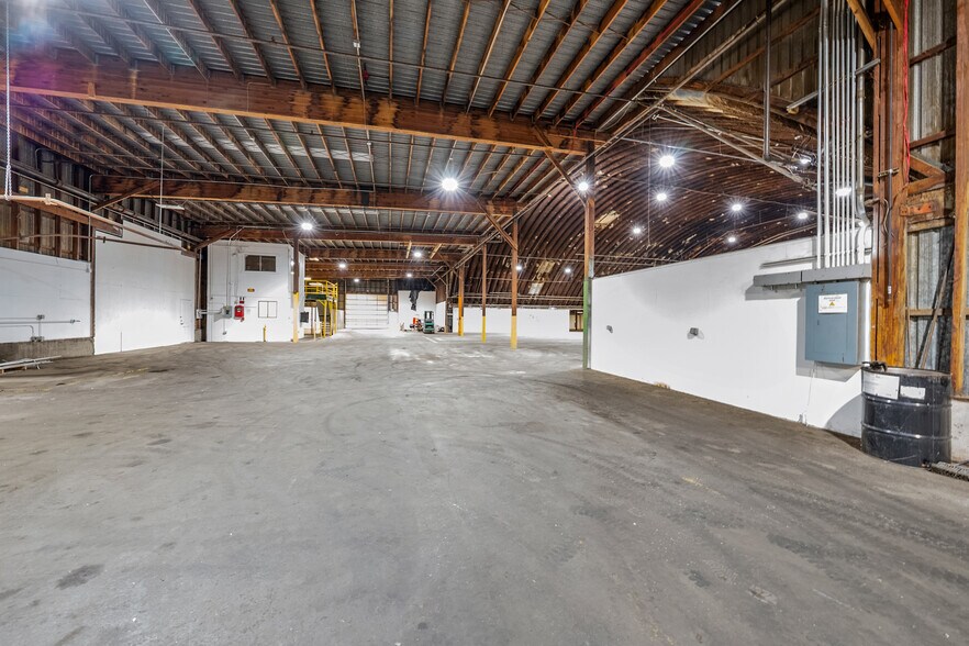 More Photos Of 1385 Antelope Rd, White City Manufacturing For Lease