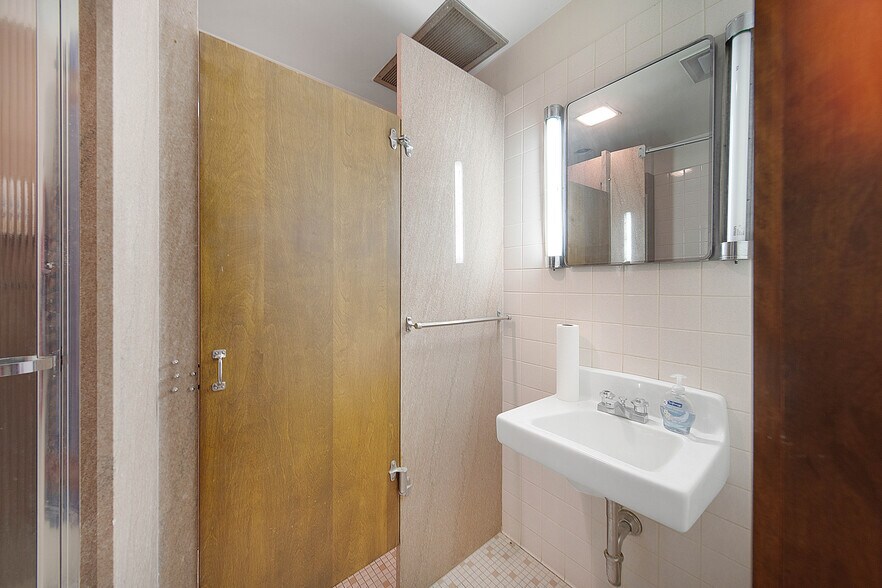 More Photos Of 19711 Greenfield Rd, Detroit Religious Facility For Sale