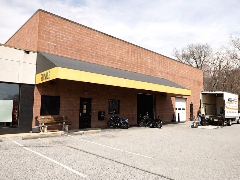 More Photos Of 3091 Lebanon Rd, Manheim Freestanding For Lease