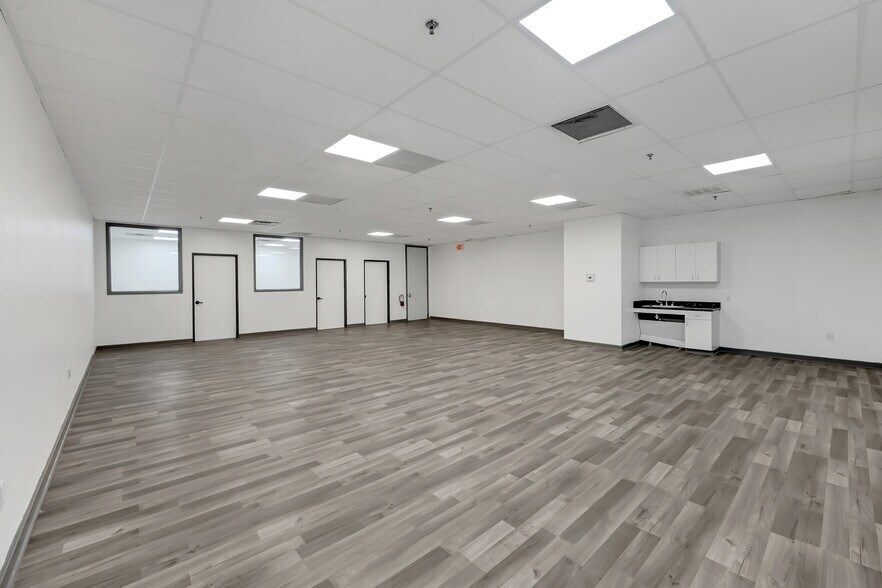 More Photos Of 1124 Blalock Rd, Houston Warehouse For Lease