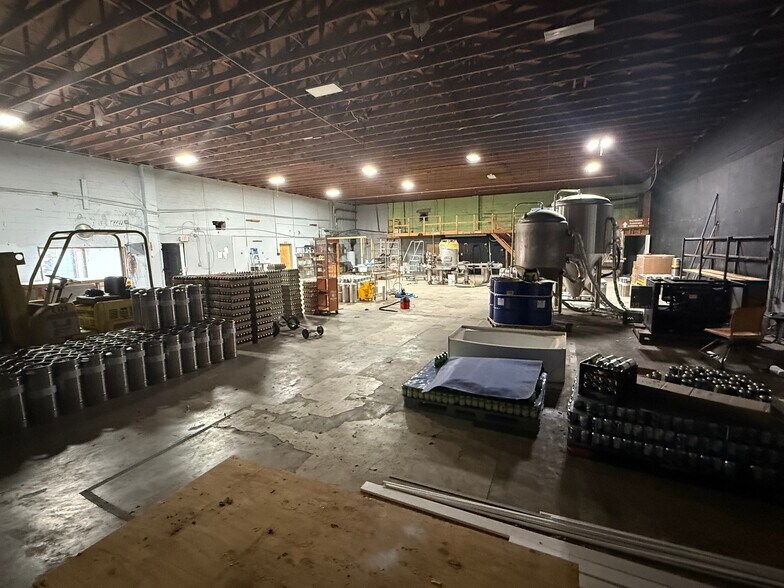 More Photos Of 1995 NE 31st Ave, Gainesville Warehouse For Lease