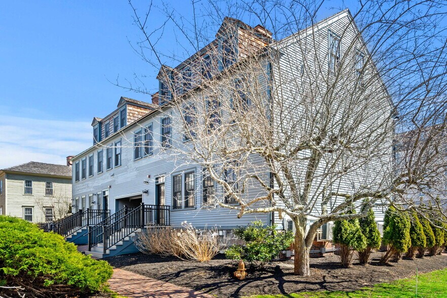 More Photos Of 409 The Hill, Portsmouth Hotel For Sale