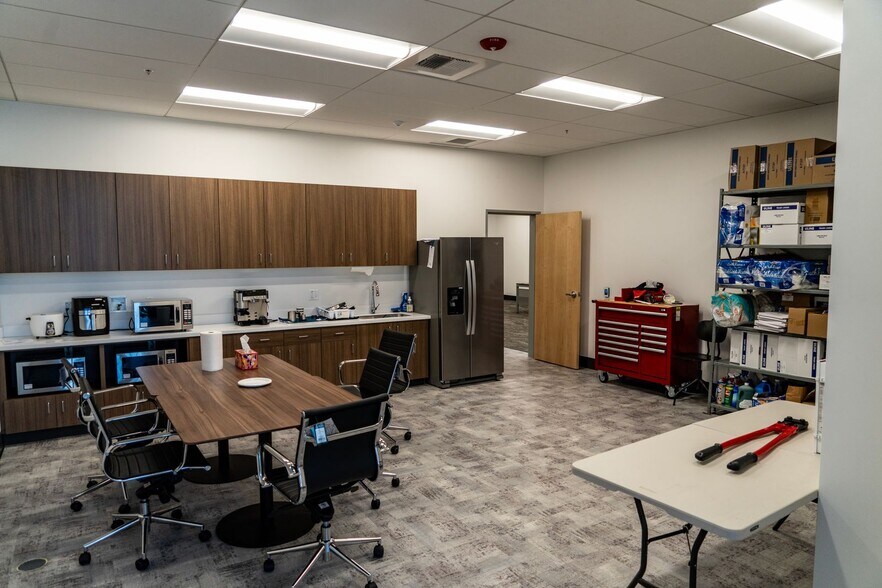 More Photos Of Rogers Rd, Patterson Industrial For Lease