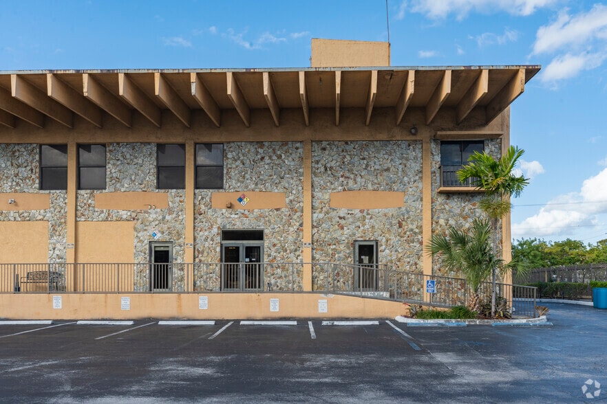 More Photos Of 6245 N Powerline Rd, Fort Lauderdale Light Distribution For Lease