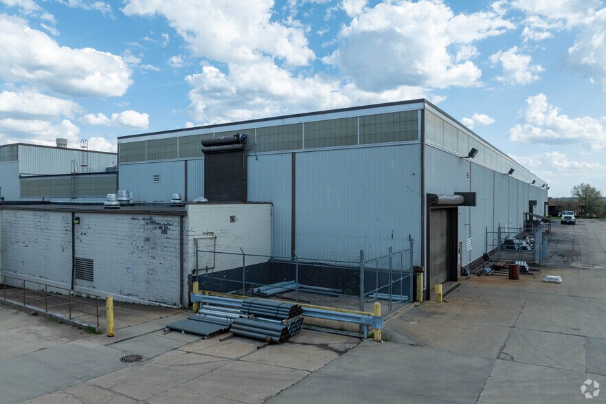 More Photos Of 29125 Hall St, Solon Manufacturing For Sale