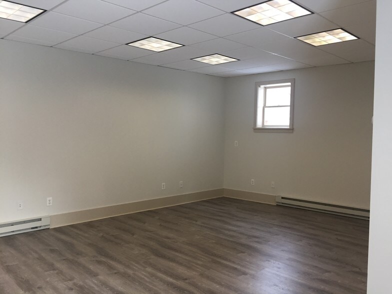 More Photos Of 66-68 Pleasant St, Newburyport Storefront Retail Office For Lease