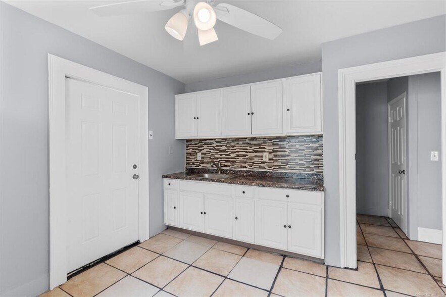 More Photos Of 39 Jane St, Bridgeport Apartments For Sale
