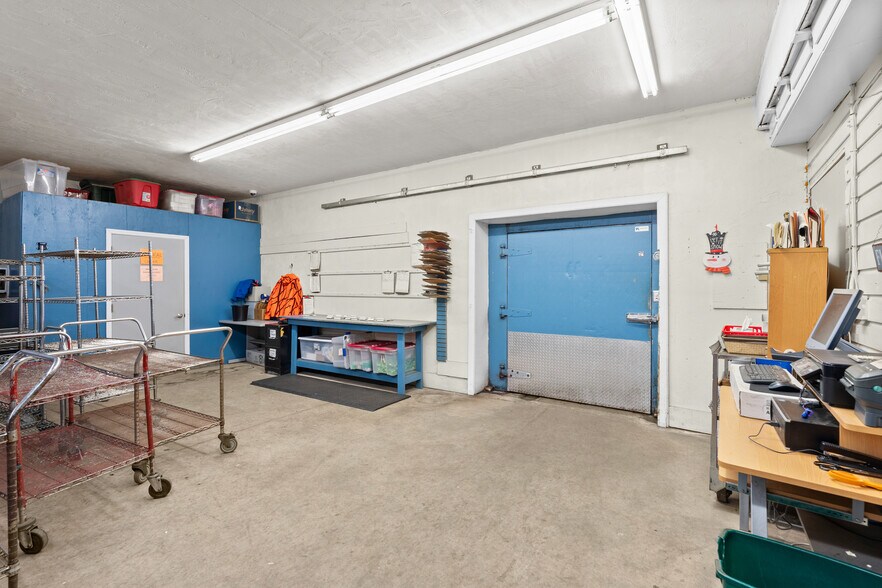 More Photos Of 130 S Charles St, Daytona Beach Warehouse For Sale