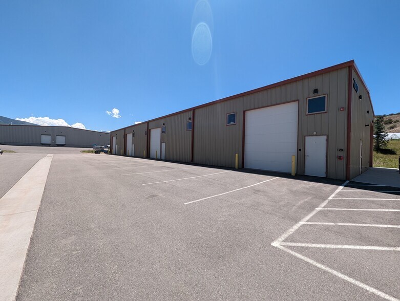More Photos Of 707 Plane St, Gypsum Warehouse For Lease