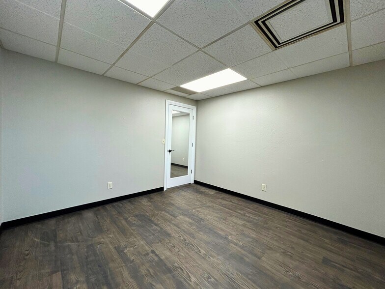 More Photos Of 5220 S Anderson Rd, Oklahoma City Manufacturing For Lease