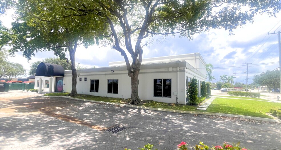 More Photos Of 170 NW 20th St, Boca Raton Freestanding For Lease