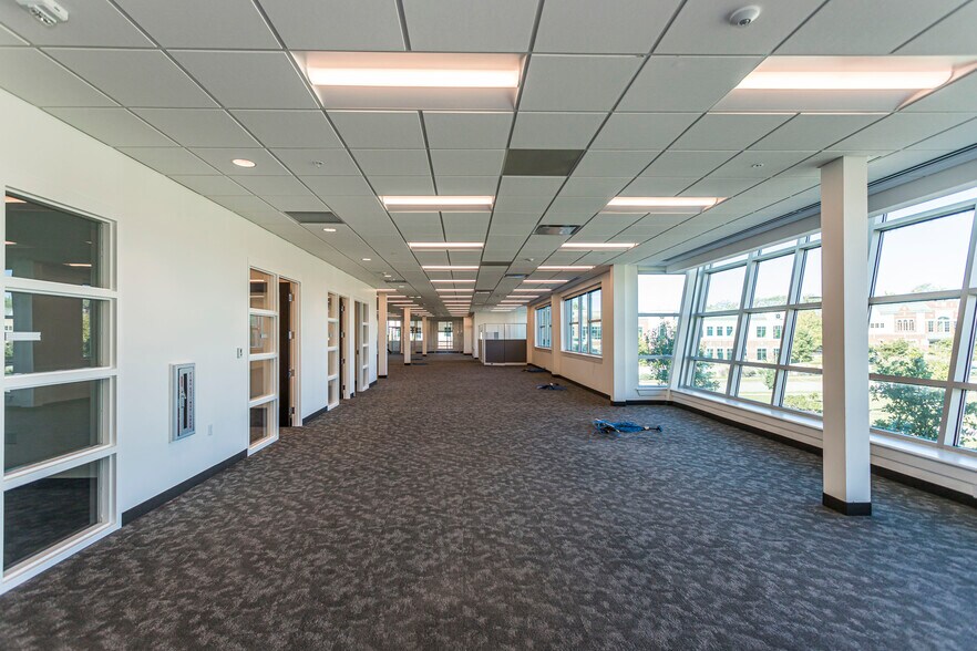 More Photos Of 2101 High Wickham Pl, Louisville Office For Sale
