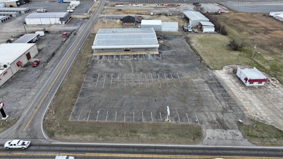 More Photos Of 608 E Booth Rd, Searcy Light Manufacturing For Lease