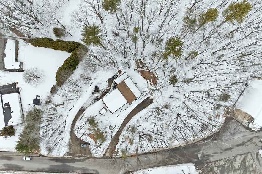 More Photos Of 1 Young Ln, Newmarket Flex For Sale