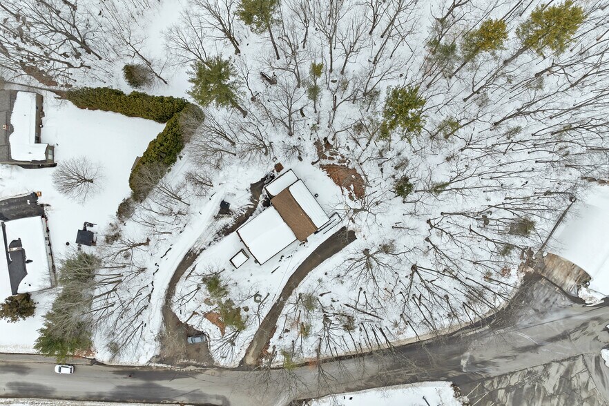 More Photos Of 1 Young Ln, Newmarket Flex For Sale