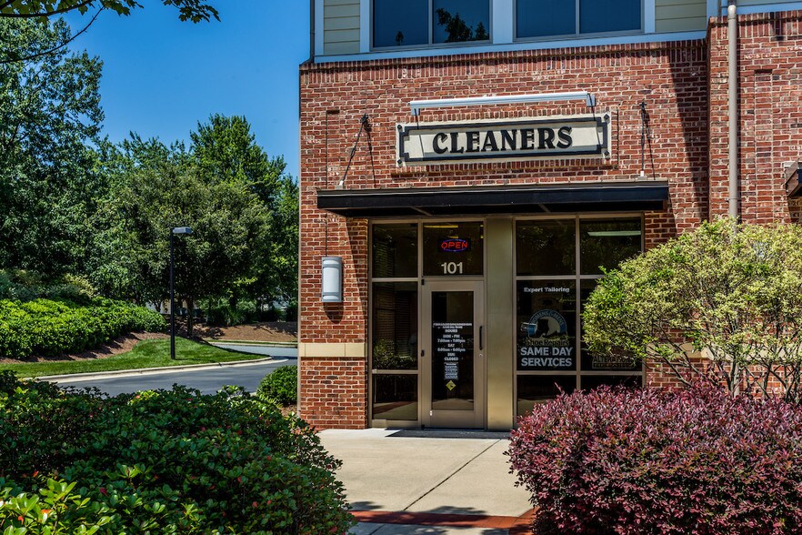 More Photos Of 4040 Ed Dr, Raleigh Storefront Retail Office For Lease
